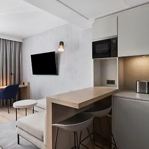 By Marriott East Apartahotel Viena
